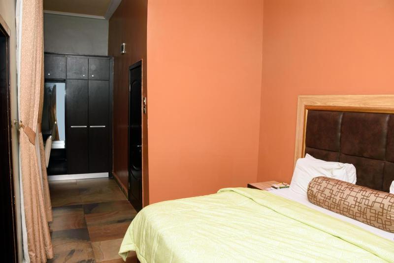 Hard Break Hotel Enugu Exterior photo
