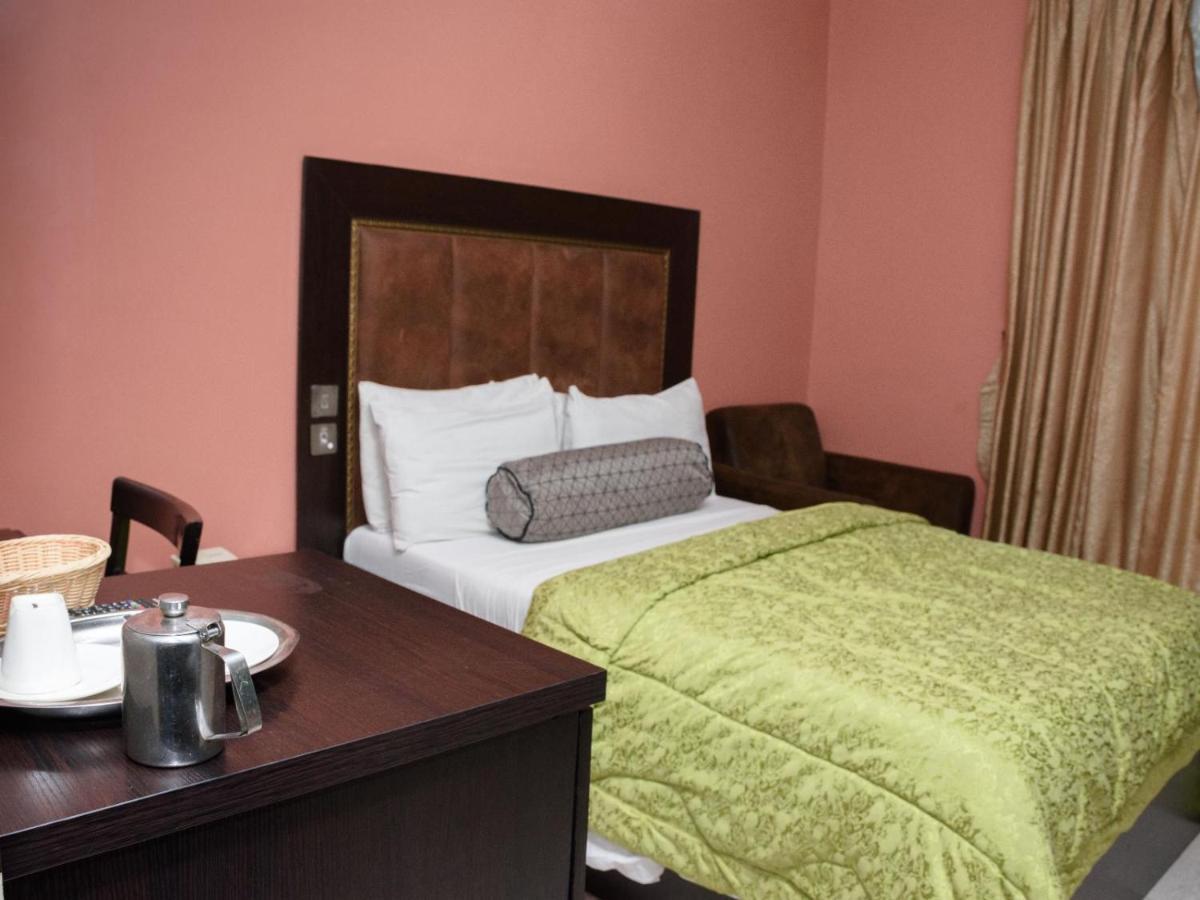 Hard Break Hotel Enugu Exterior photo