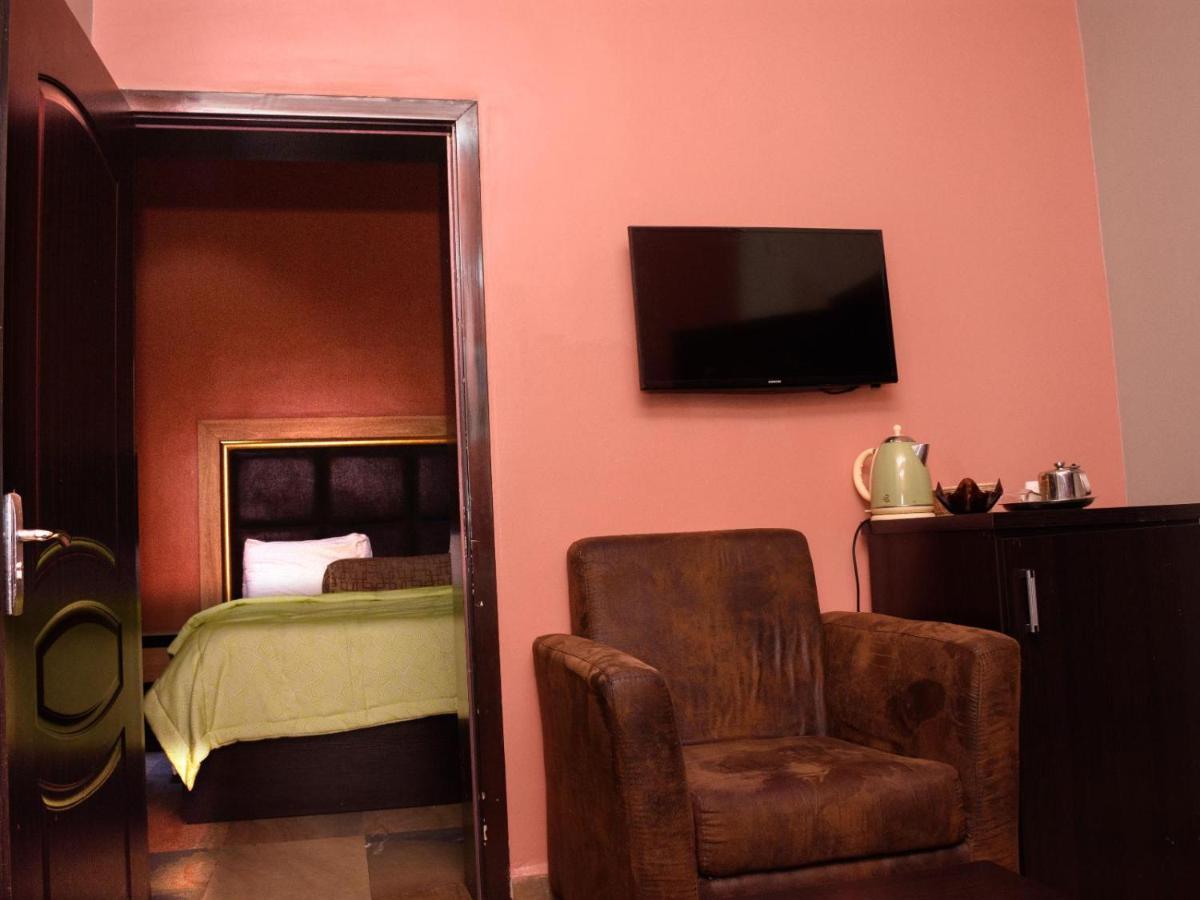 Hard Break Hotel Enugu Exterior photo