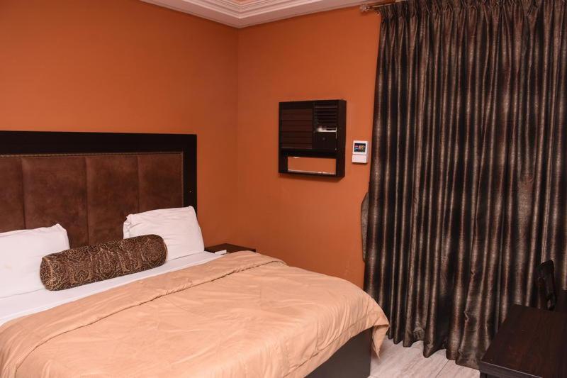 Hard Break Hotel Enugu Exterior photo