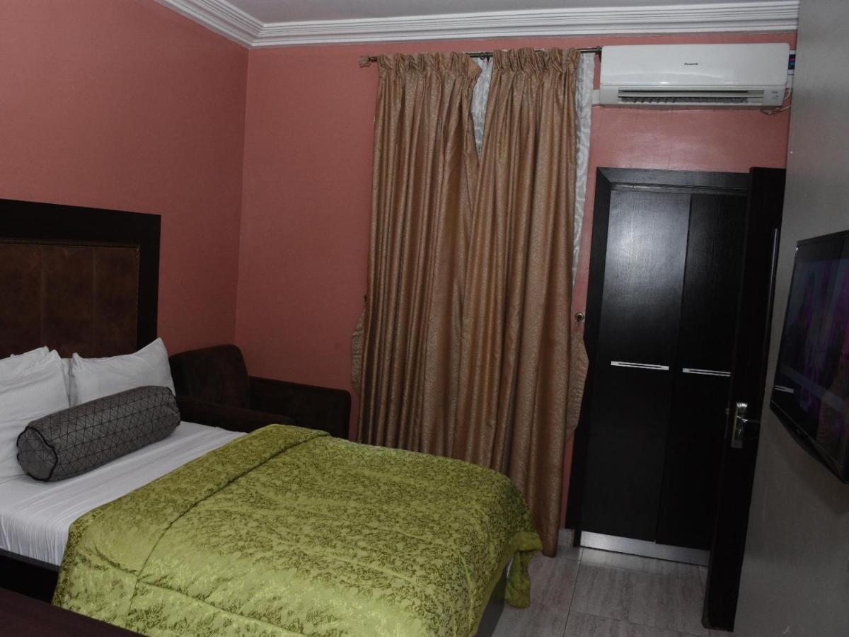 Hard Break Hotel Enugu Exterior photo