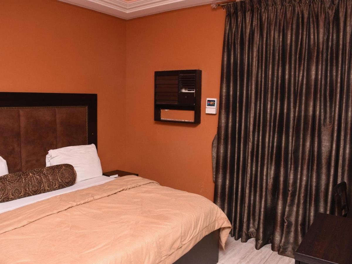 Hard Break Hotel Enugu Exterior photo